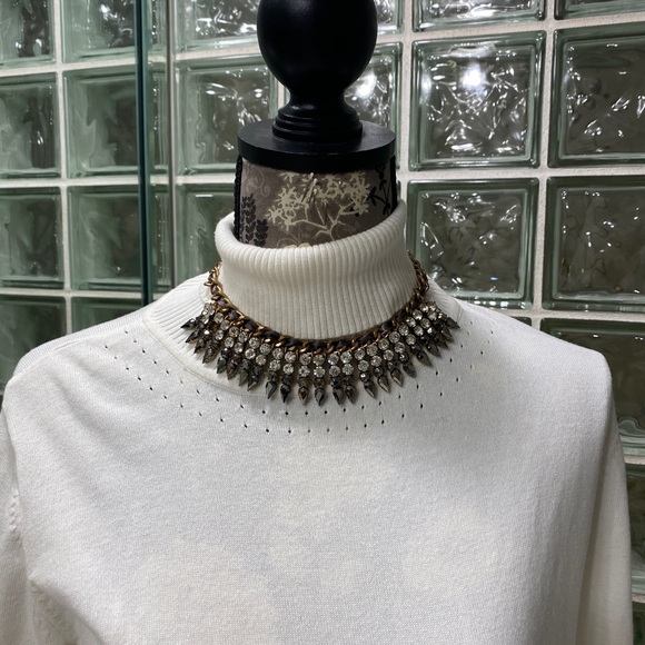 Necklaces - Picture 3 of 15